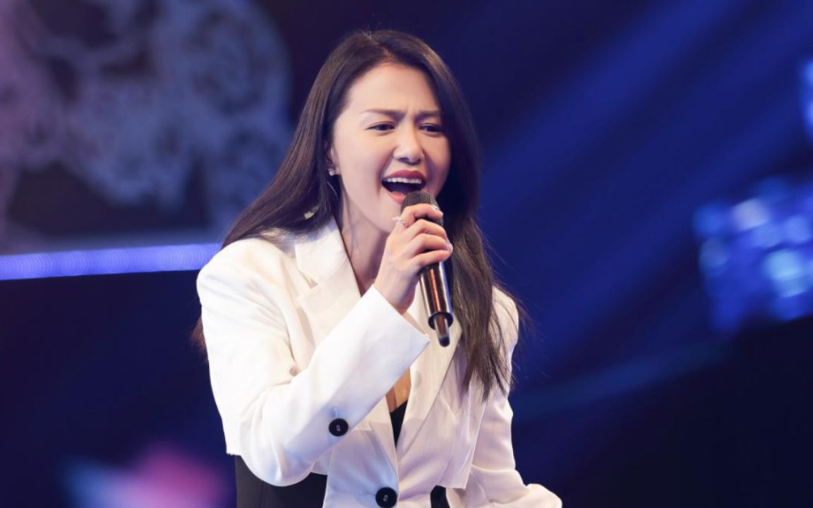 谭维维面子竟这么大跨年晚会演唱经典歌曲郎朗在一旁伴奏