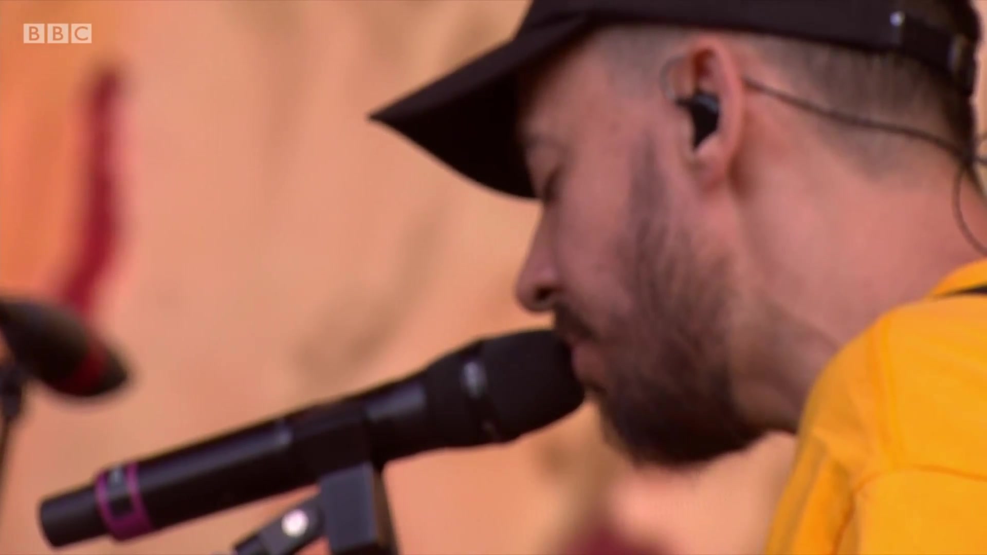 [图]Mike Shinoda - Roads Untraveled [Live at Reading Festival 2018] [60fps]