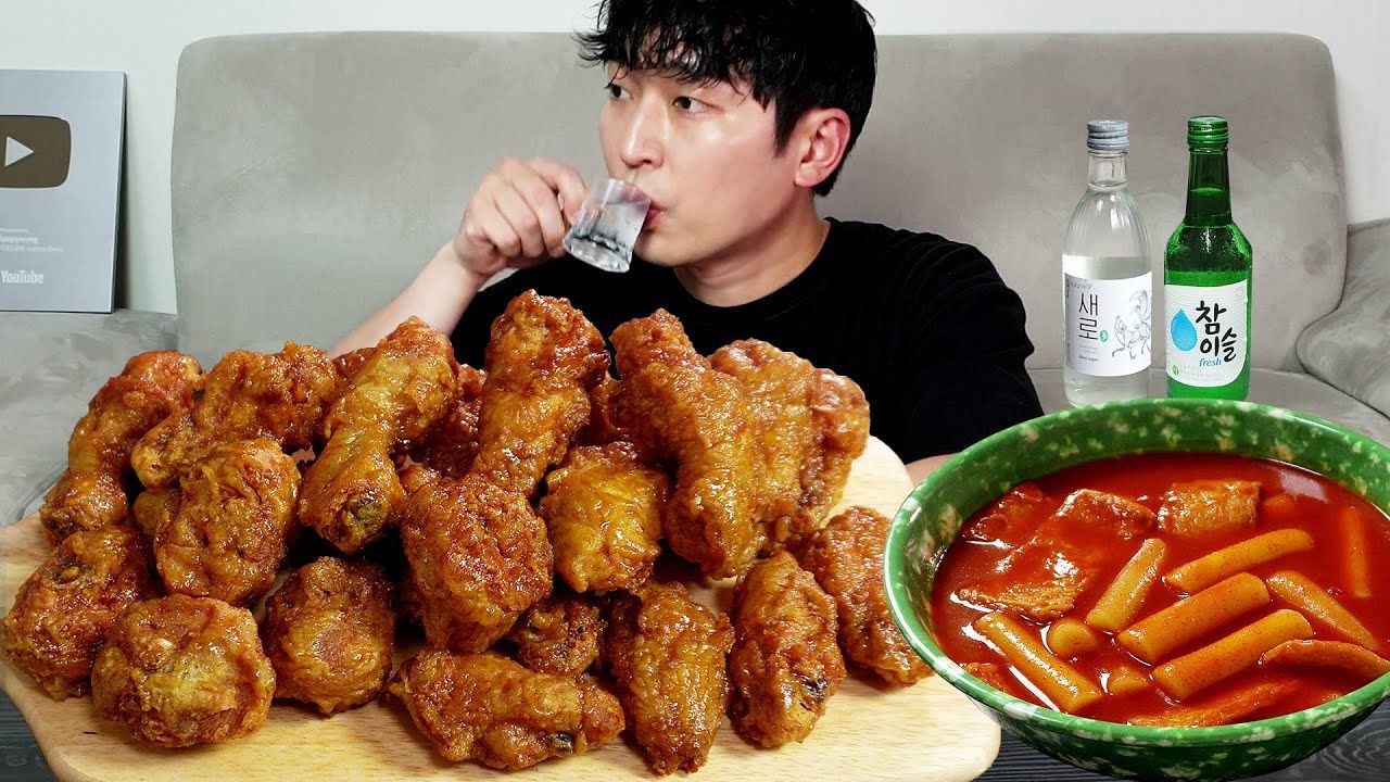 [图]DaePyeong mukbang 甜辣炸鸡和年糕 4K高清