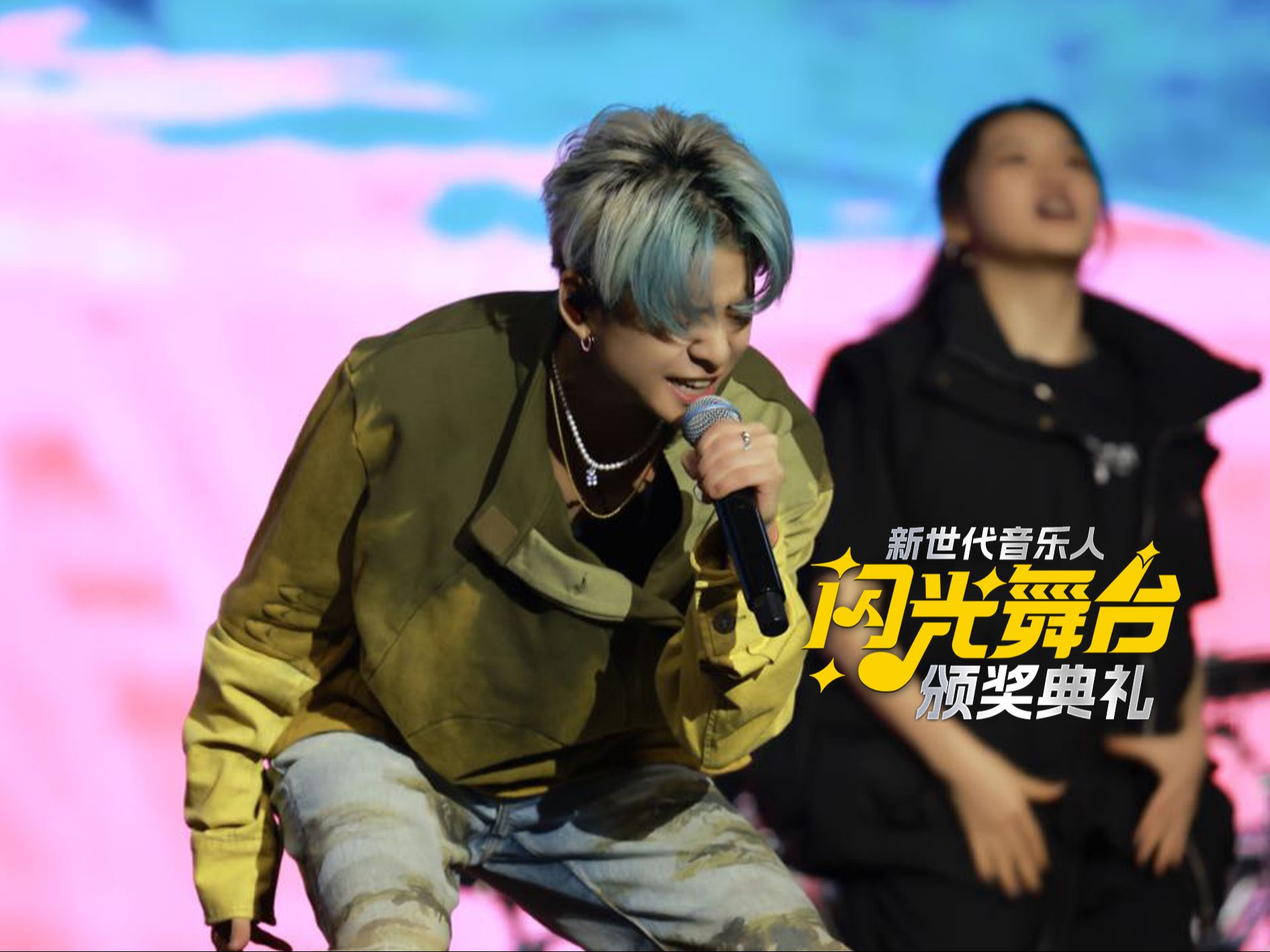 新世代音乐人闪光舞台刘逸云Amber高燃开嗓！-综艺-高清在线观看-bilibili-哔哩哔哩