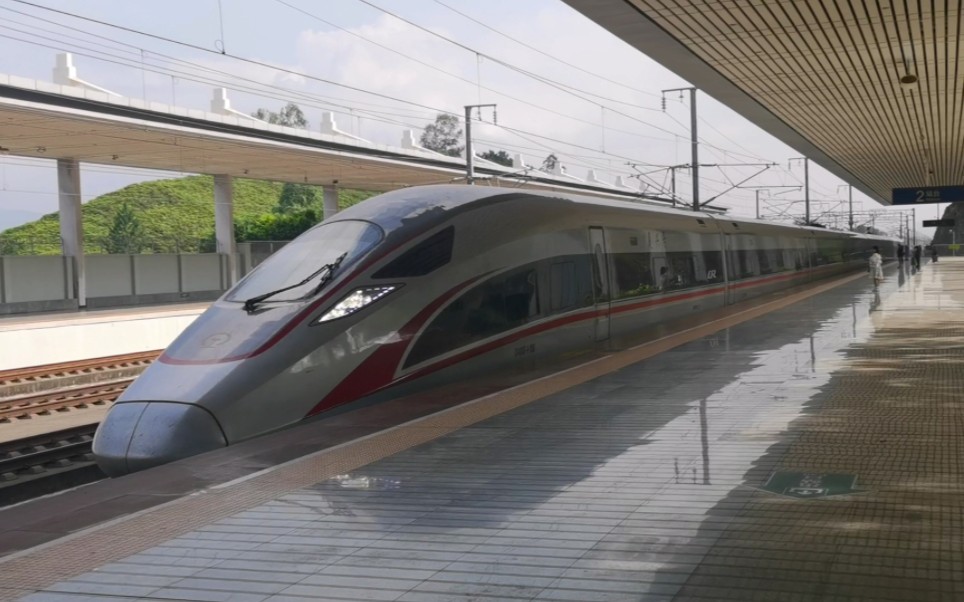 由广铁cr400af-a-1036担当的g6011次进清远站