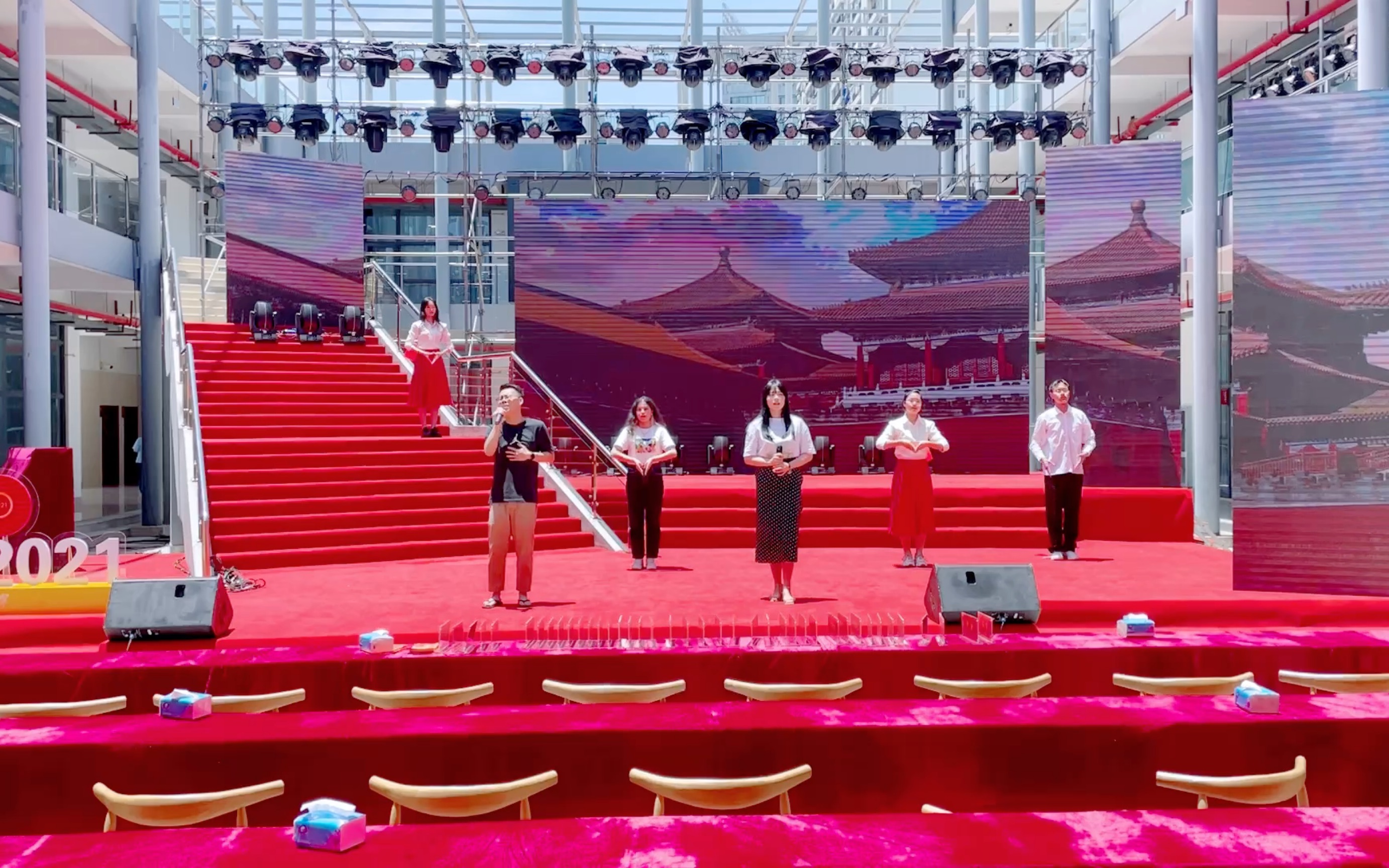 手语版《国家2020》 中间rap高燃!学校小型晚会表演彩排现场