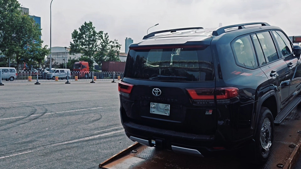 平行进口丰田酷路泽国六现车交车办理中