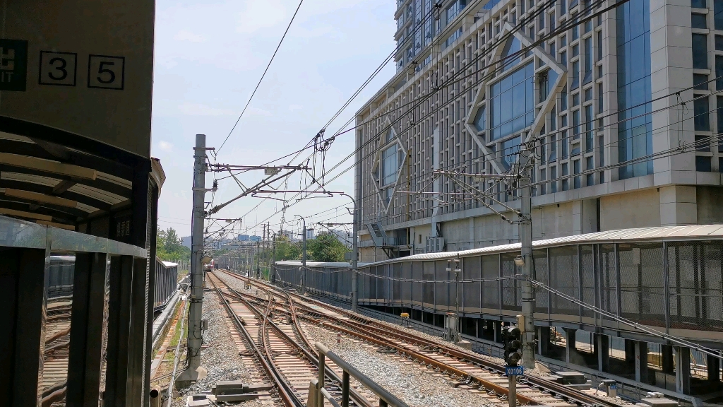 地铁随拍南京地铁2号线列车到达油坊桥站往经天路方向