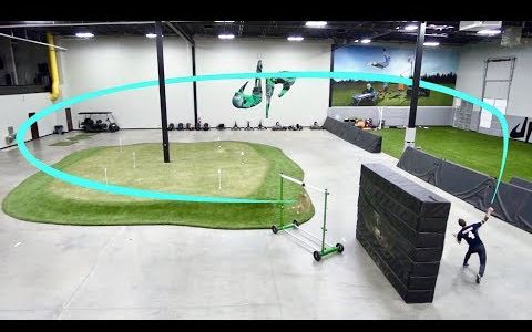 [图][Dude Perfect] 隔山打牛的典范！你可曾见过如此帅的回力标特技？？！