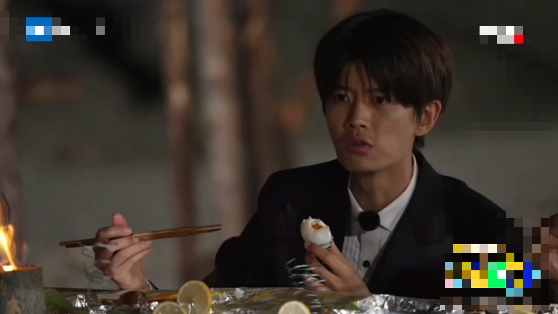 任嘉伦扒蛋五分钟,刚吃一口就掉了