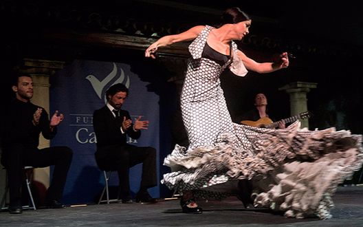 带响板的西班牙超赞弗拉明戈表演舞者olgapericet