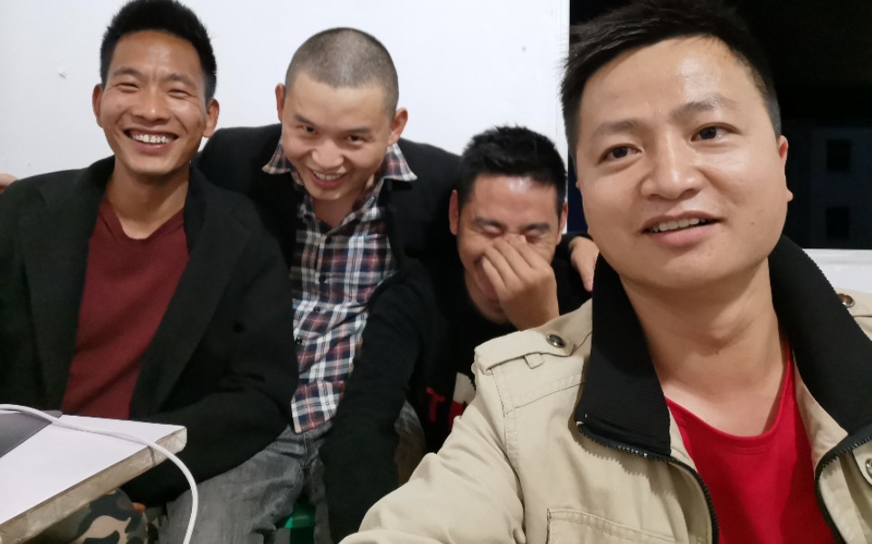 蓝天,凌云,龙套哥,奋斗哥四人齐聚横店,准备干一番大事业_哔哩哔哩