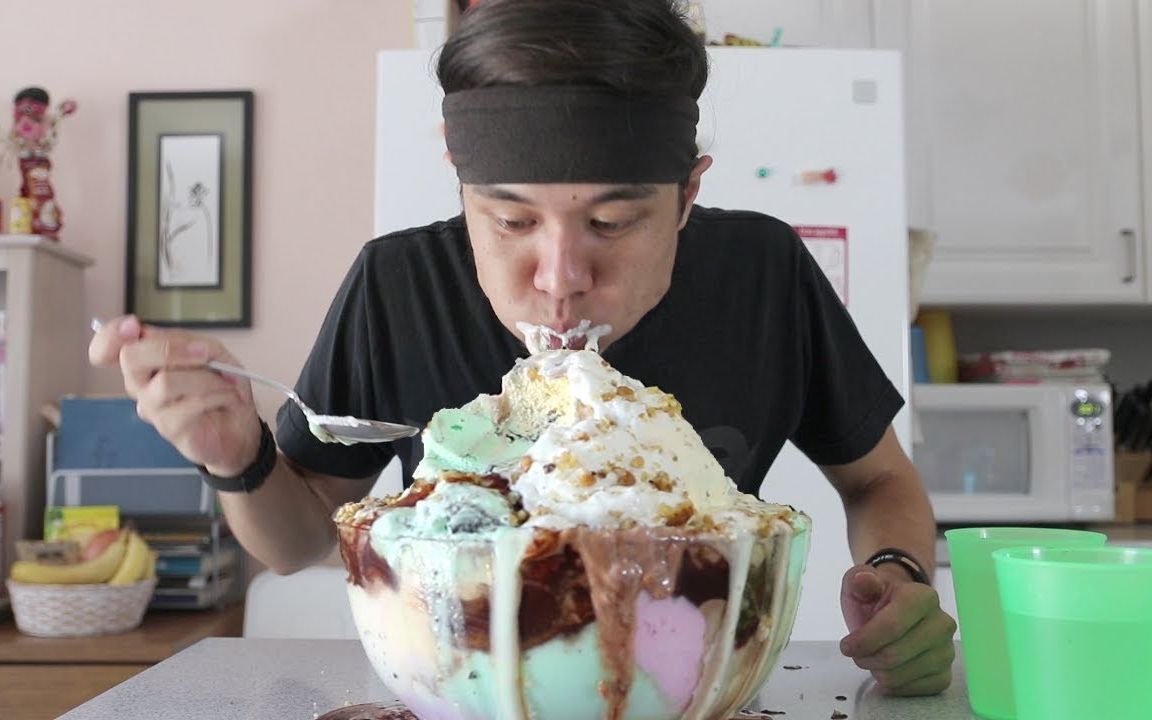 【matt stonie】小哥挑战自制超大碗热焦糖冰淇淋圣代!
