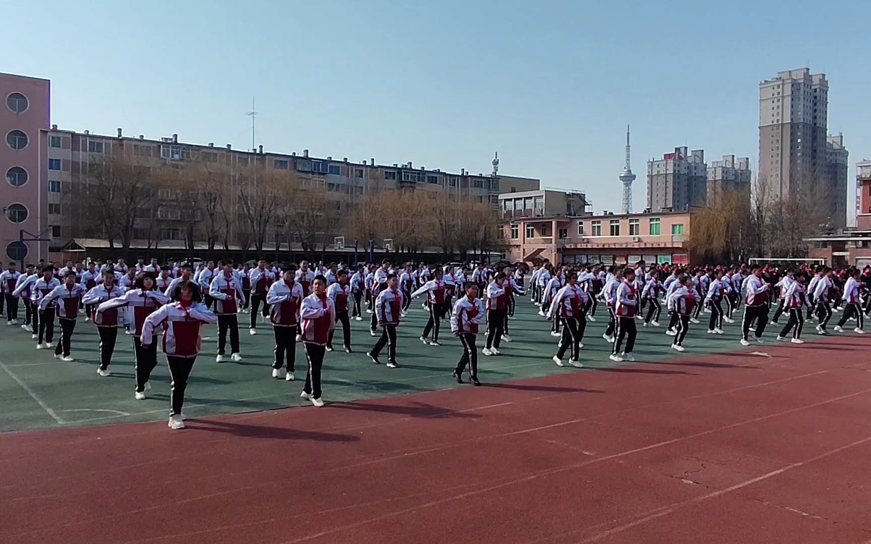 [图]营口市实验中学韵律操《炫丽之曵》