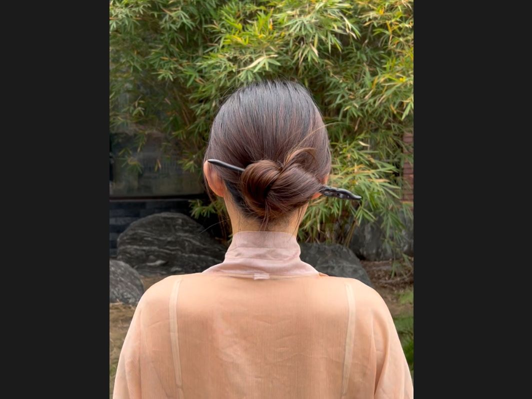 敲简单都能盘好的丸子头盘发教程