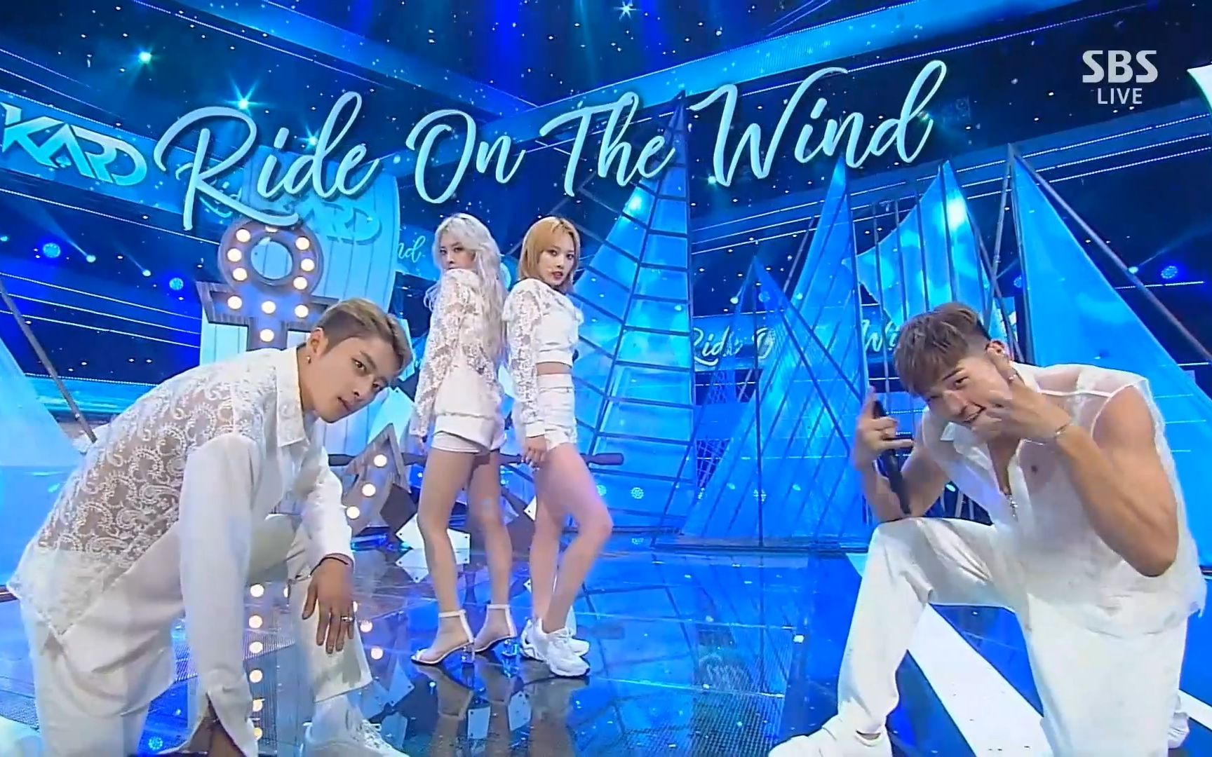 [图]【1080P 60帧】180729 KARD - Ride on the wind 人歌舞台