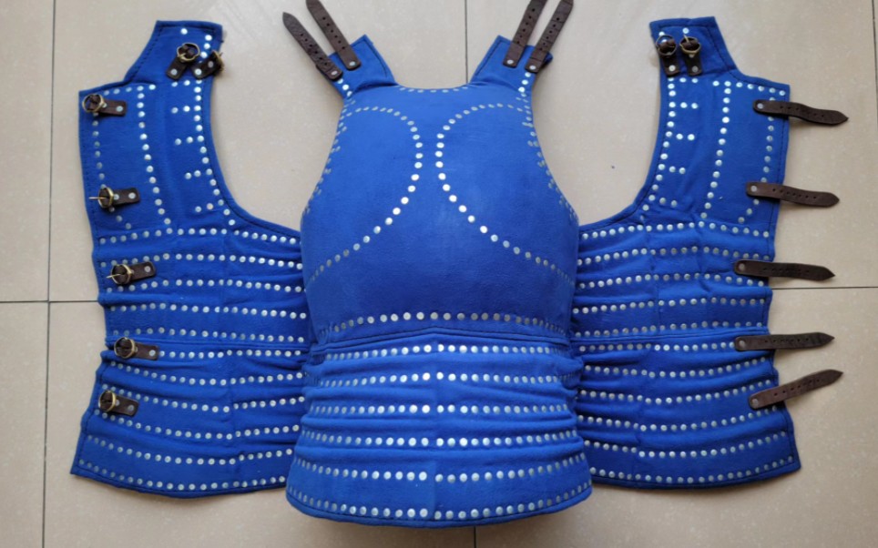 14世纪晚期15世纪早期西欧球形板甲衣内外结构展示