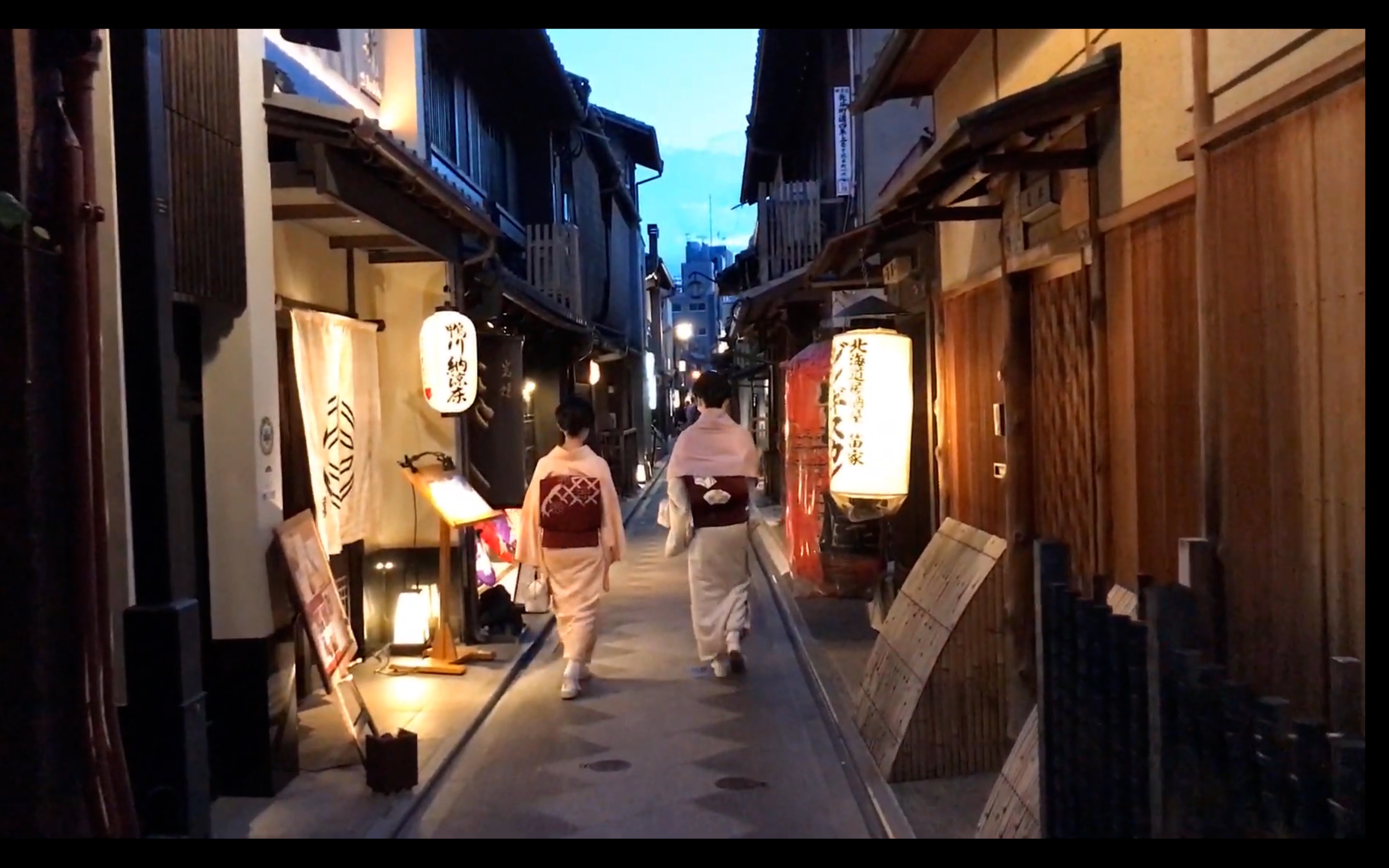 [图]【夕暮れの京都を歩く】 三条大橋,三条名店街,寺町,新京極,四条河原町,木屋町,先斗町,四条大橋(21年10月20日)