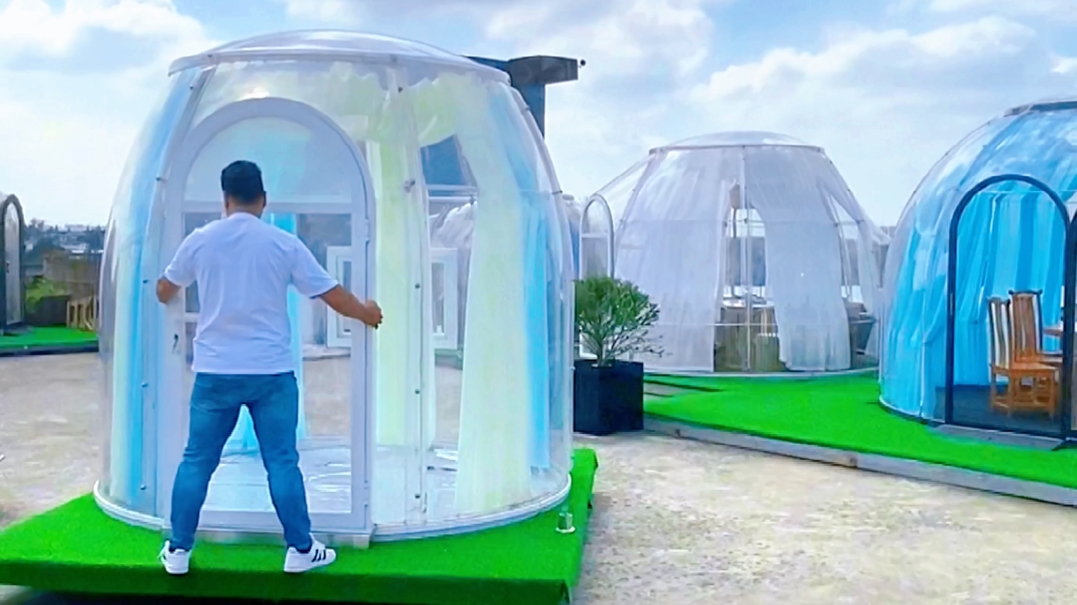 餐厅露台安排一个星空房可随时移动不违建#星空帐篷#星空房#泡泡屋