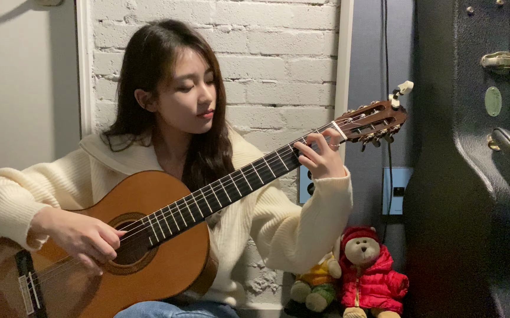 【古典吉他】iu李知恩《冬眠》 by 韩国女吉他手金熙妍 (heeyeon kim)