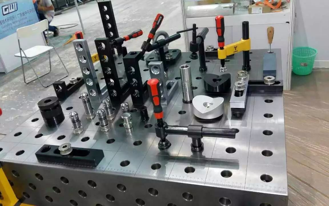 分享一款柔性定位夹具!机械知识大揭秘!