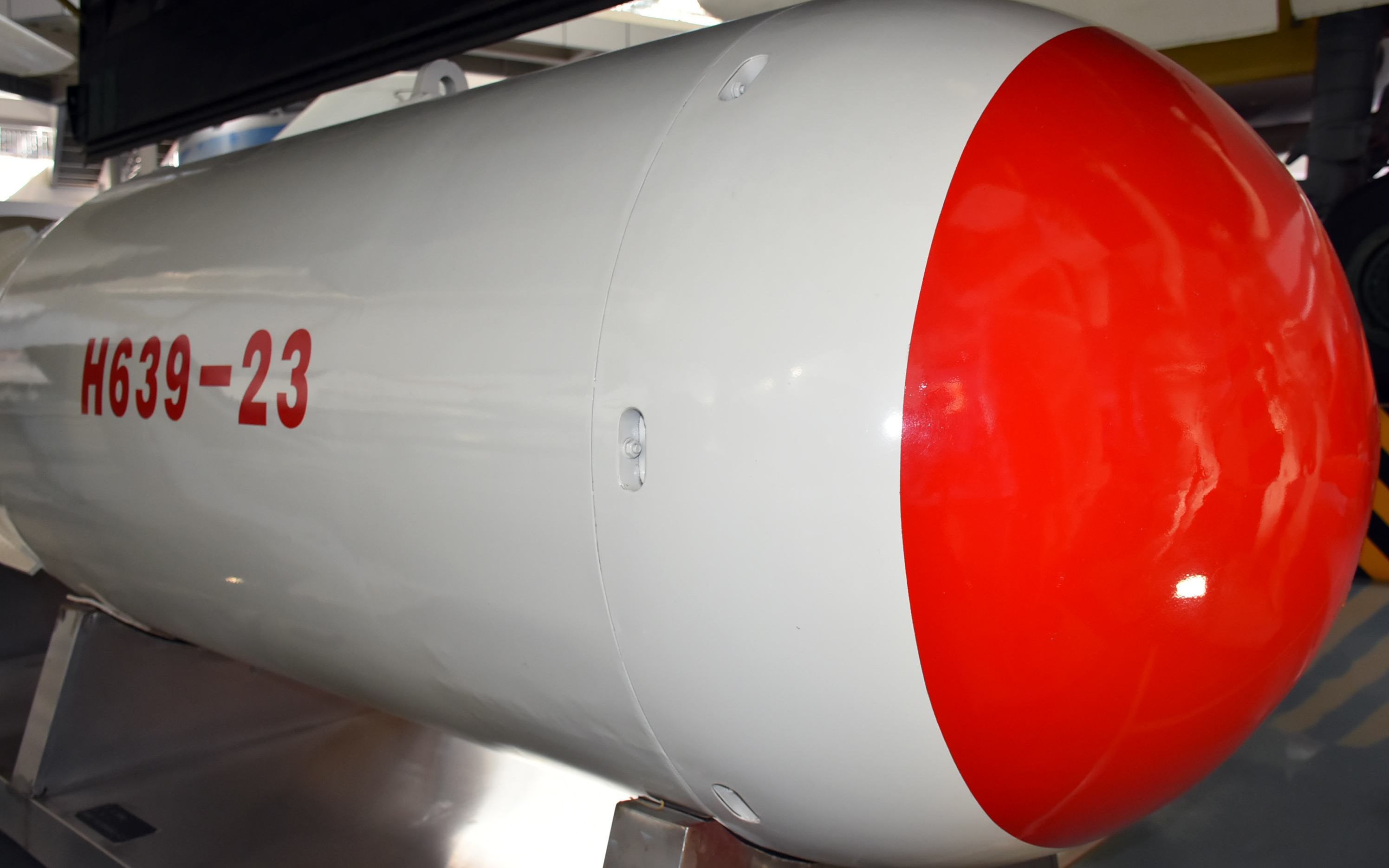 氢弹威力那么大,为何美俄愿主动放弃,只有该国保留数十枚