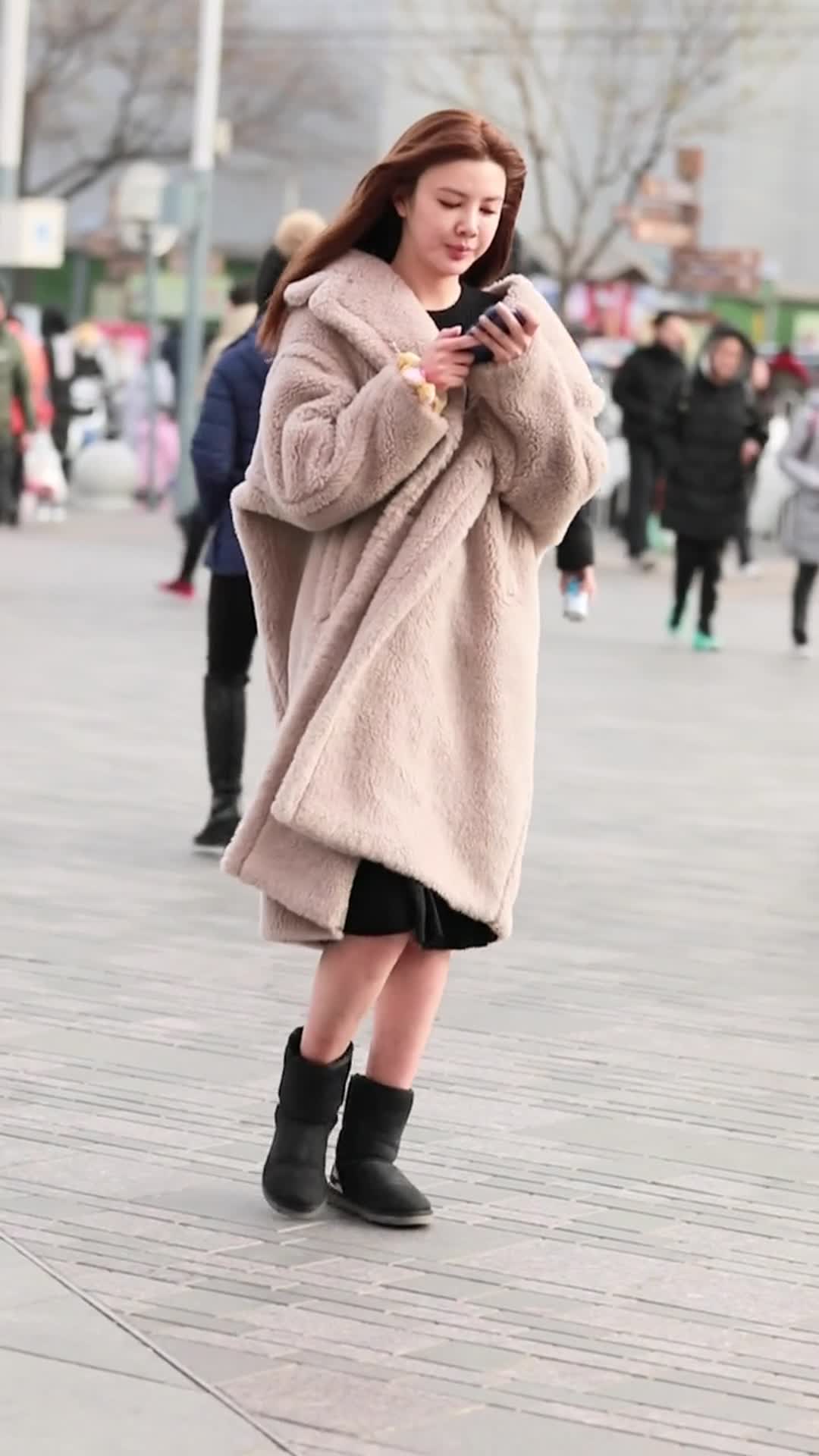 小姐姐的大衣很好看