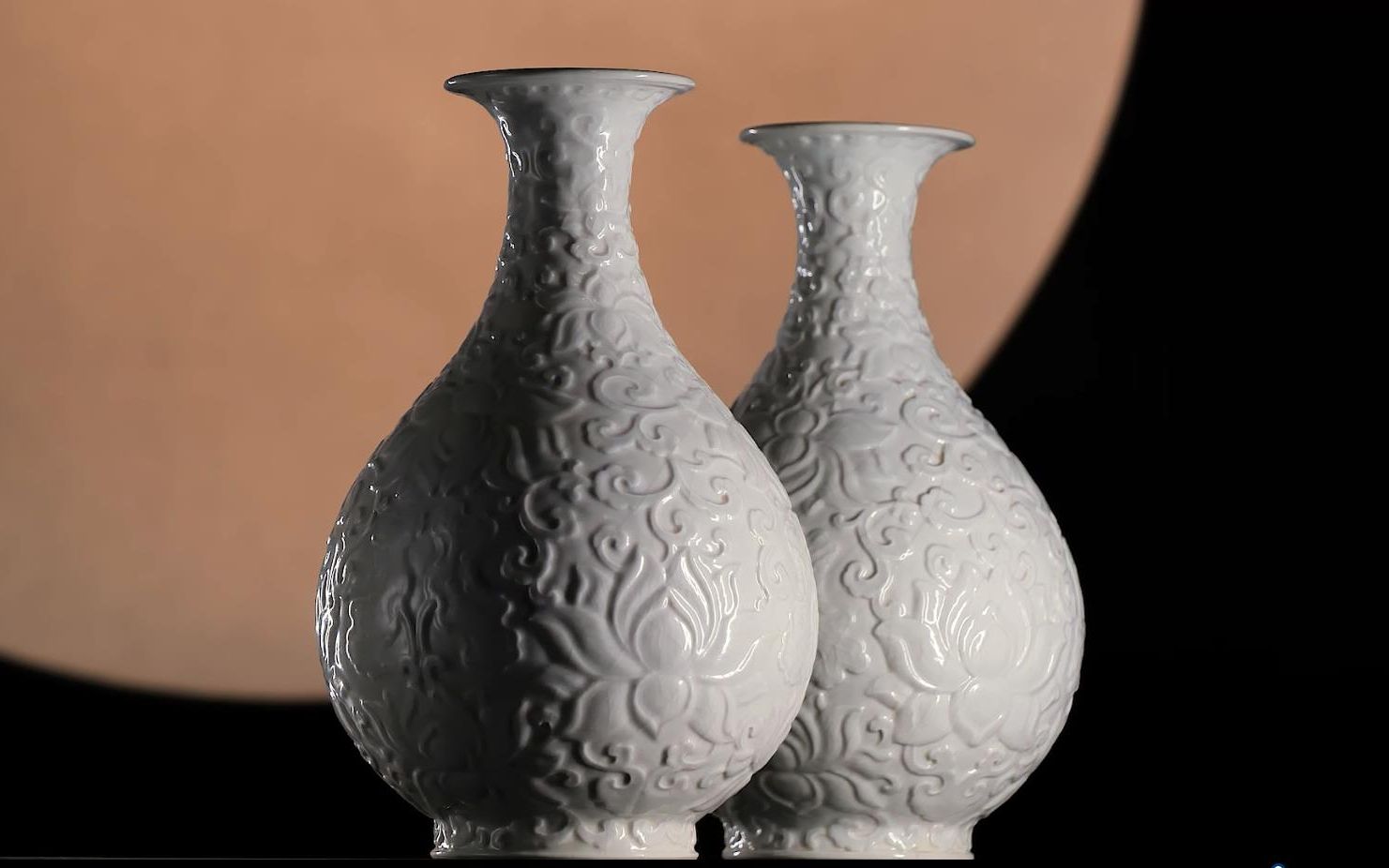 巧夺天工 极为珍罕——清乾隆 浆胎仿定釉浮雕缠枝莲纹小玉壶春瓶一对