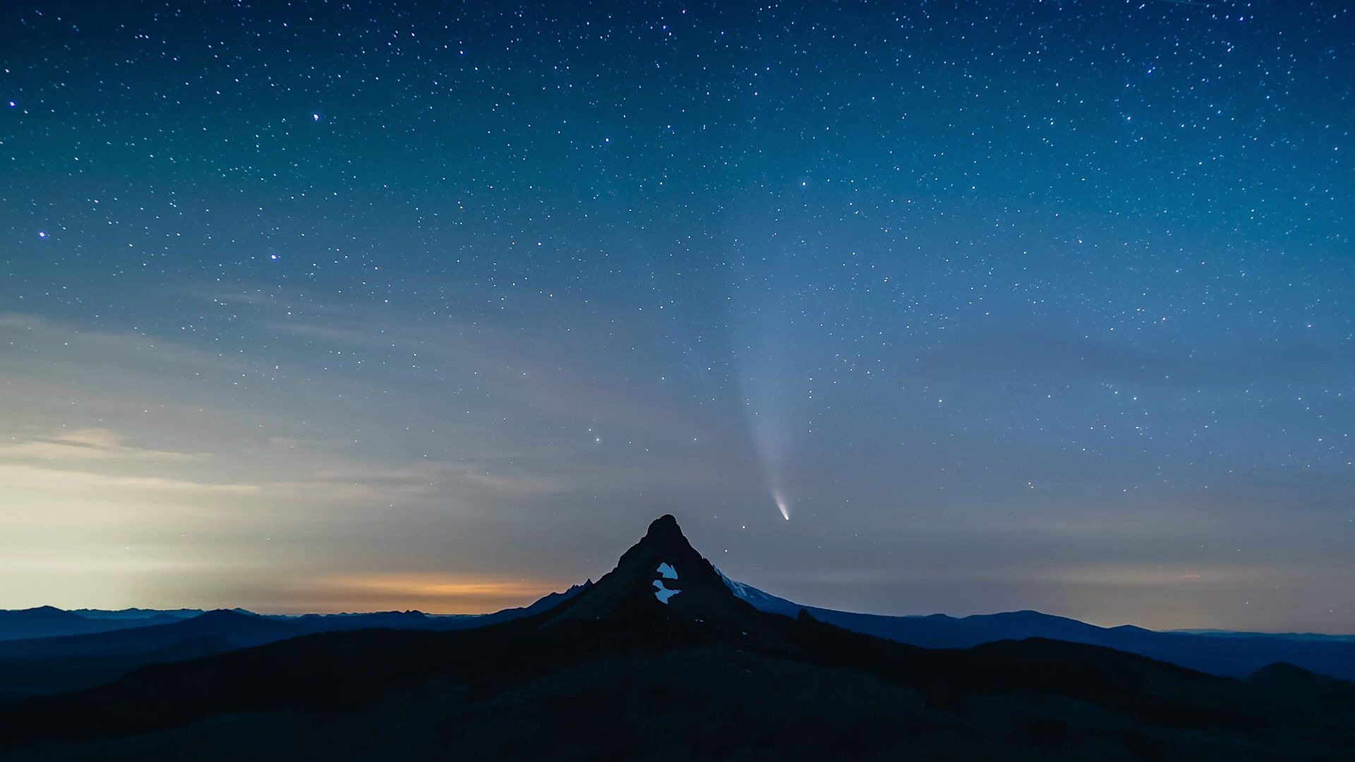 [图][延时摄影]新智慧星缓慢划过华盛顿山的夜空