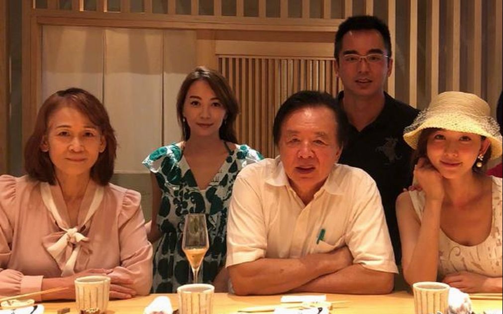 林志玲中秋晒全家福甜啾妈咪母女颜值逆天