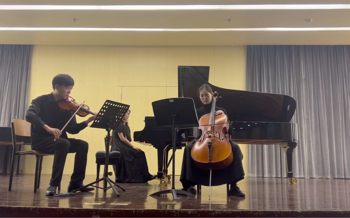 [图]【上海音乐学院】拉赫玛尼诺夫g小调第一钢琴三重奏 Rachmaninoff piano trio No.1汪海韵，大提琴徐堉杰，小提琴周子言欢，钢琴