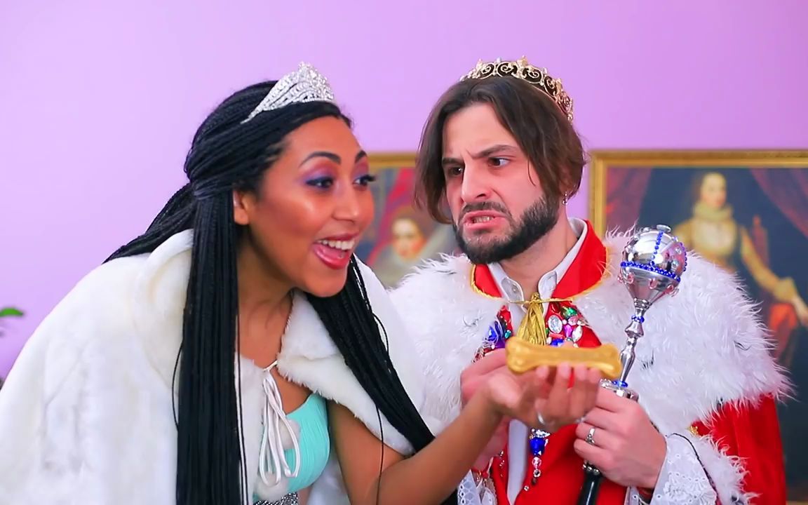 poor dog was adopted by the royal family.mp4_哔哩哔哩_bilibili