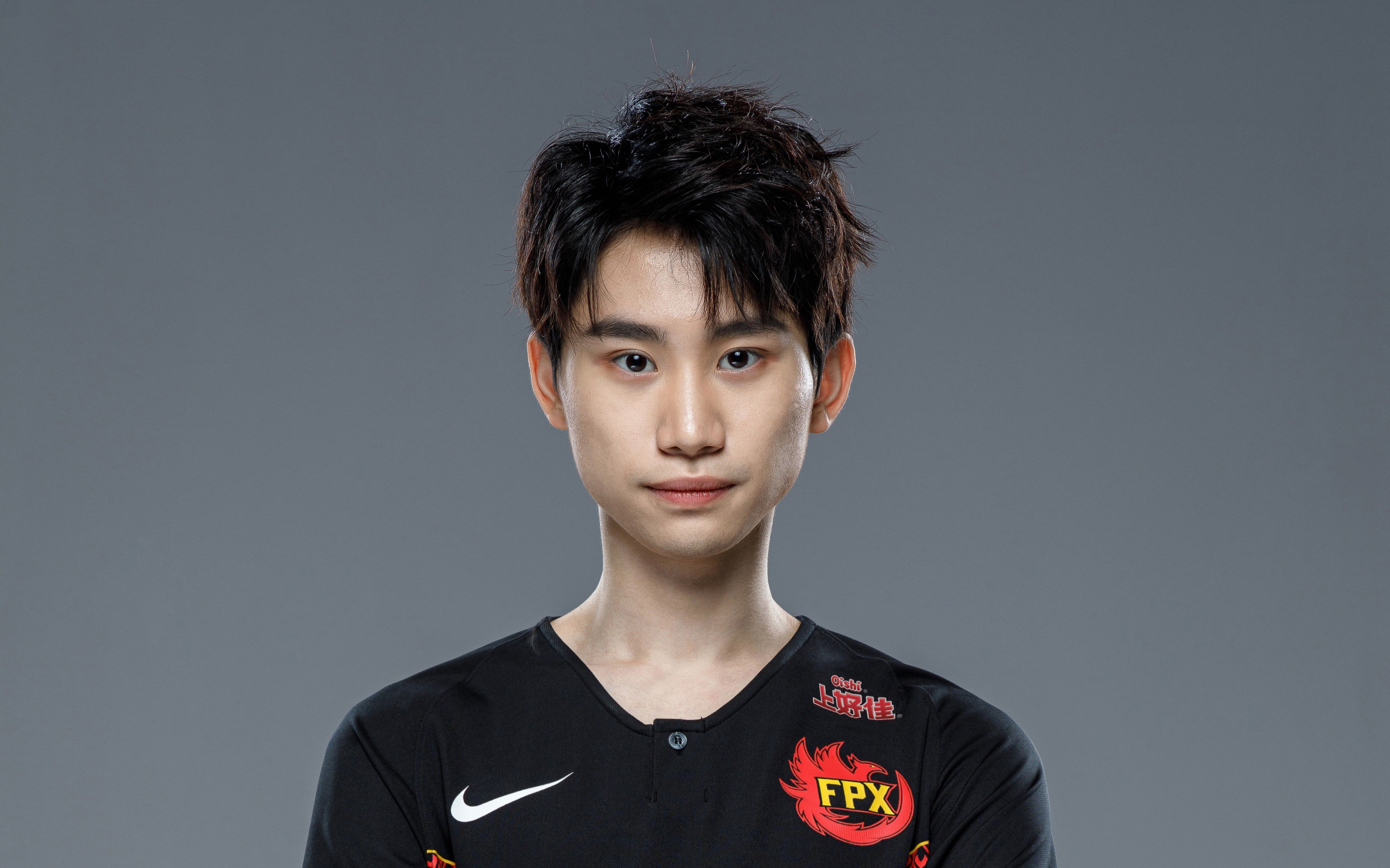 fpx四人欧服撞车doinb瑞兹被四人抓单反杀自家下路组