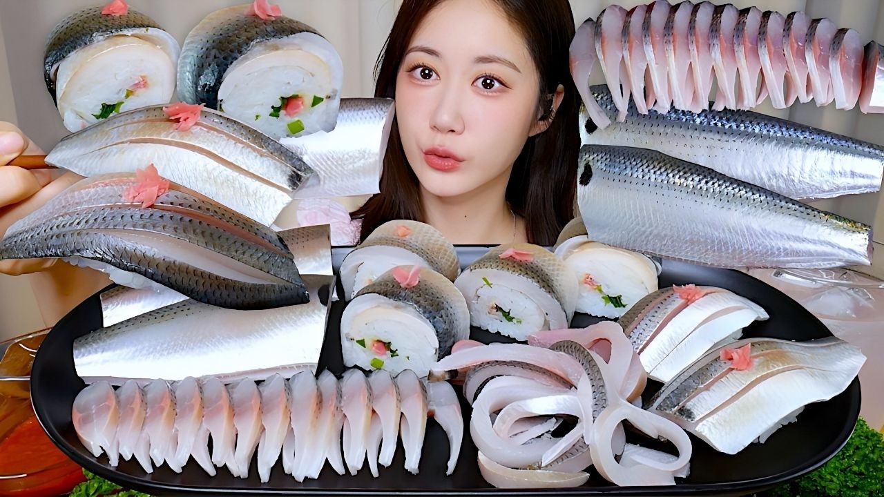 [ONHWA] 生斑鰶 + 斑鰶寿司 + 斑鰶寿司卷 咀嚼音!-ONHWA_Official-ONHWA_Official-哔哩哔哩视频