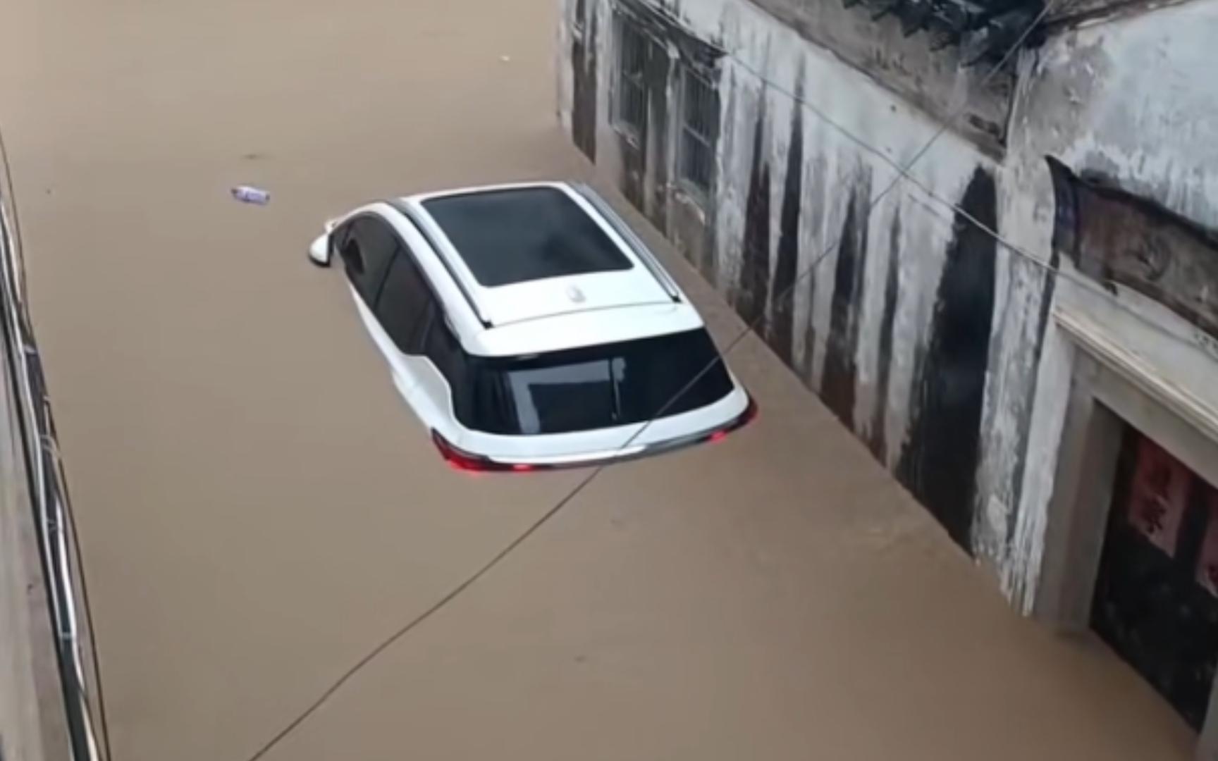 受台风格美影响,潮州降下大暴雨哔哩哔哩bilibili