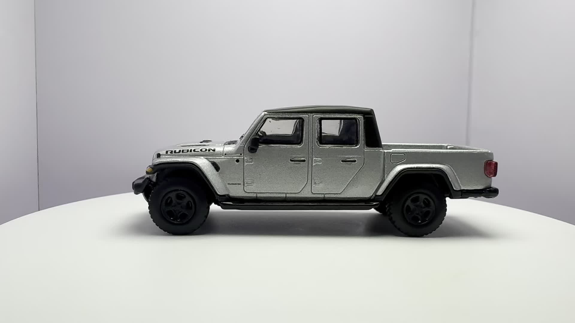 jkm 1/64 jeep牧马人角斗士银色