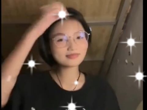 [图]3 遇见的人很多 能让我惦记这么久的只有你一个 #宿舍黑衣服眼镜妹