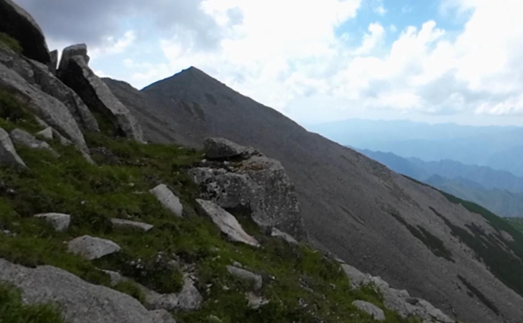 09-鳌太穿越-塔二塔一和金字塔峰附近多个山峰之间行进