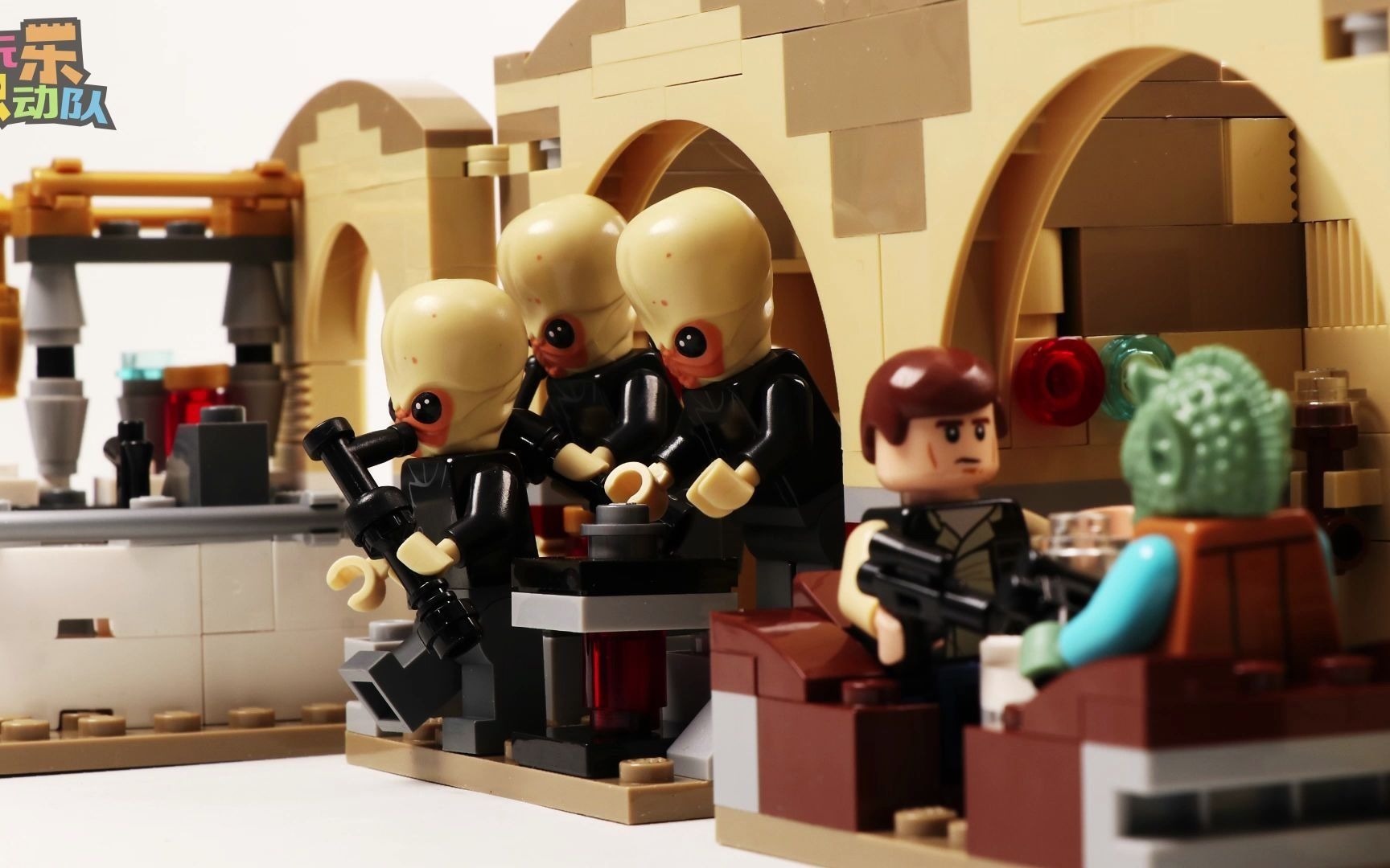 【定格动画】用乐高还原星球大战莫斯艾斯利酒吧