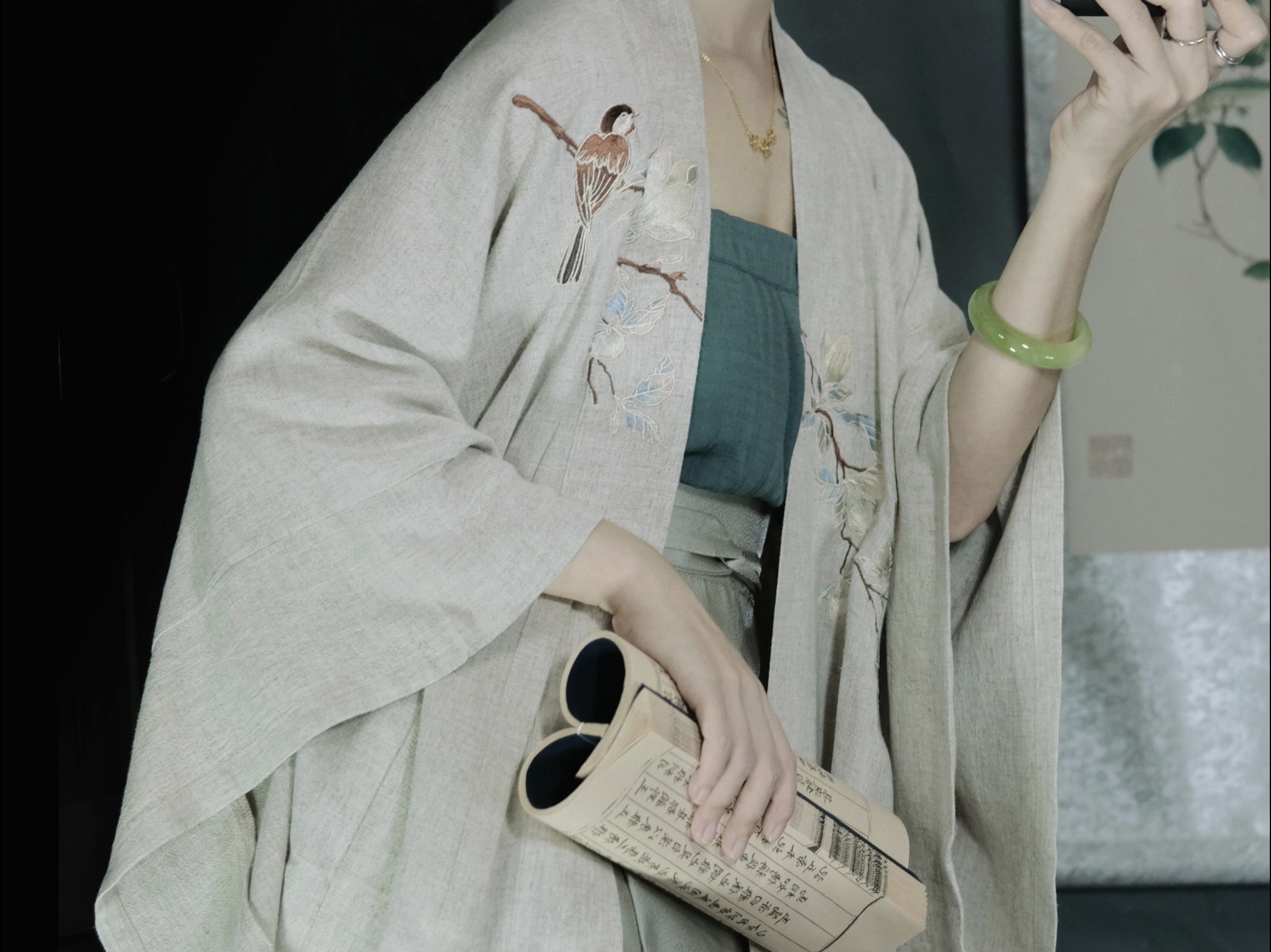 宋制汉服丨白玉缀枝头