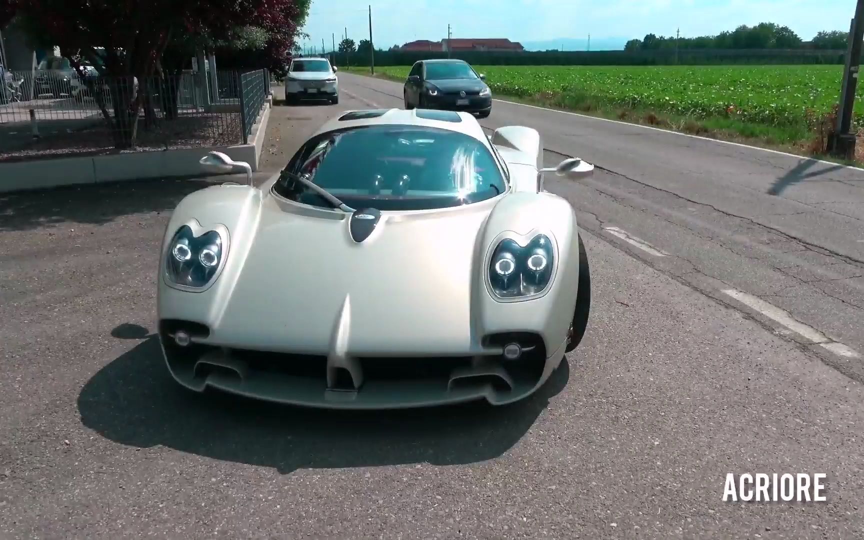 帕加尼老板亲自上阵驾驶 pagani utopia 路测