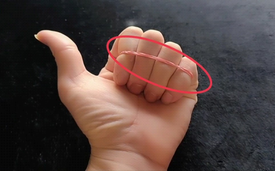 手指皮筋魔术图片