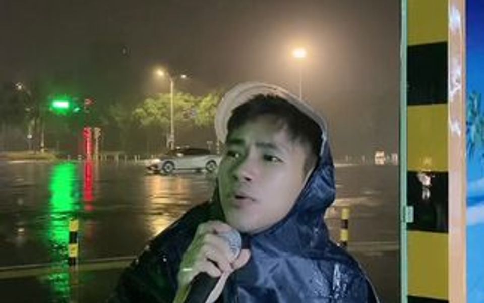 [图]直播到三四点下雨了，那就唱一首吧