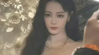 #迪丽热巴  我站那就是红毯，秒杀一大片！这气场！这精致的五官！