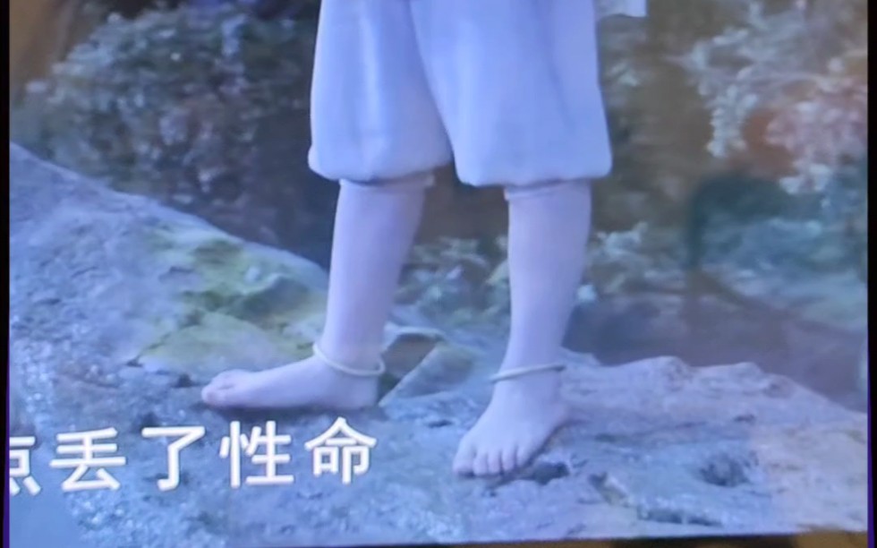 小哪吒的肉肉脚,确实很诱人!