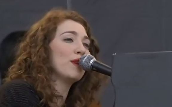 [图]Regina Spektor - Glastonbury festival 2009