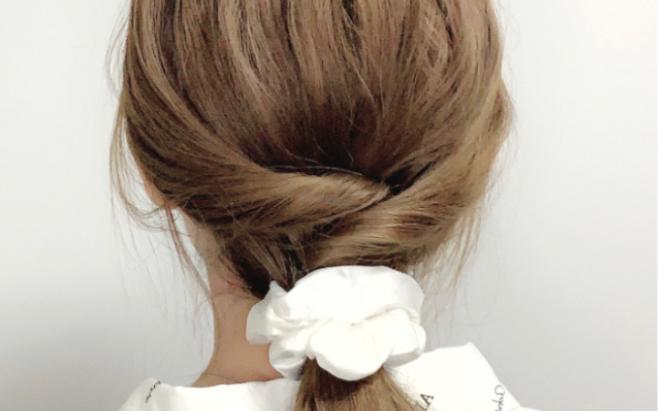 一分钟通勤发型,大肠发圈低马尾,有手就能学会_哔哩哔哩_bilibili