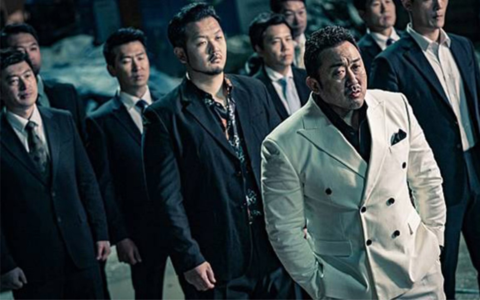 暴力刑警与黑帮大佬联手抓杀人犯,当黑暗笼罩世界,唯有以暴制暴