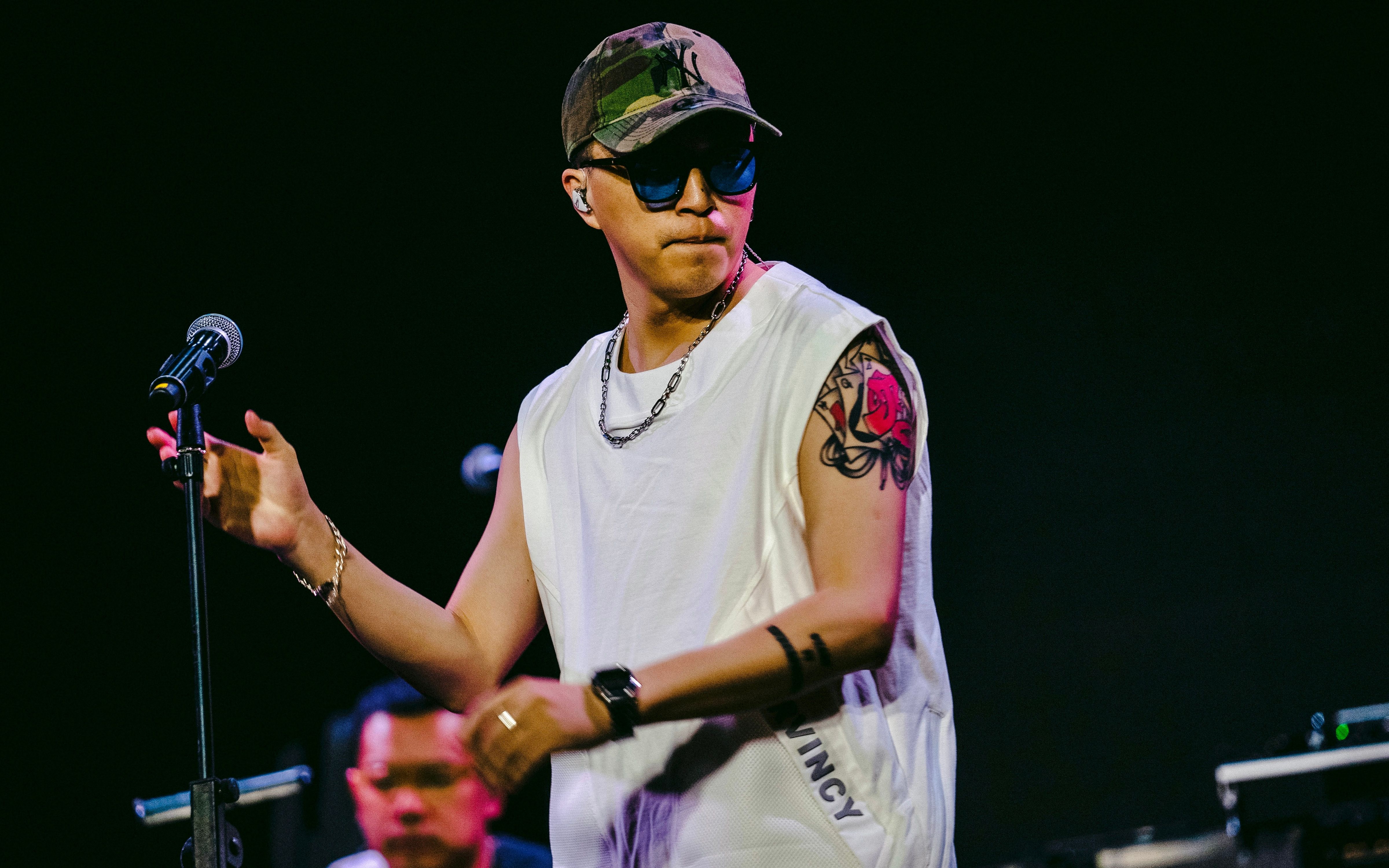 jonyj新曲暗巷关于嘻哈从地下拼搏再到地上开花