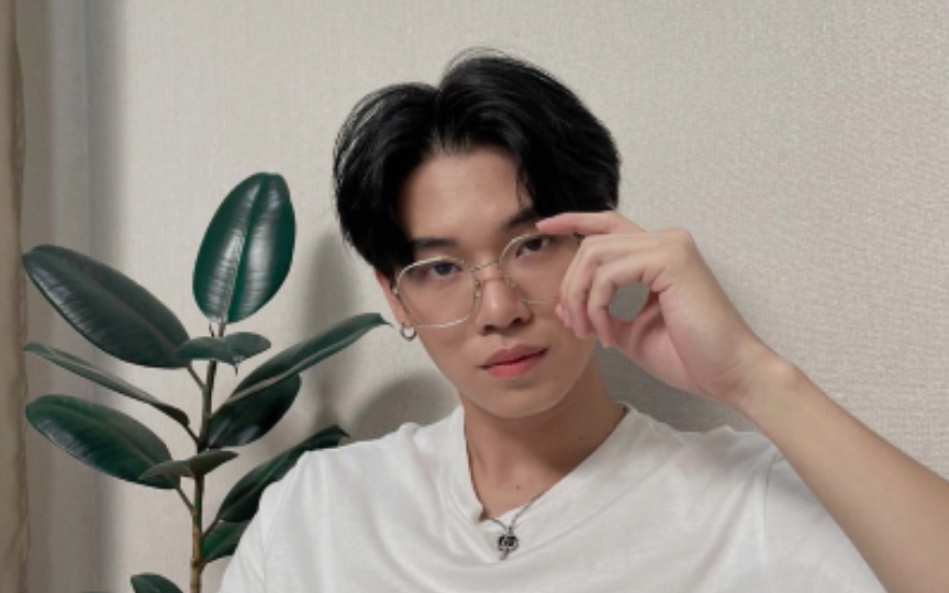 来看看我们可爱沃的帅气贤贤