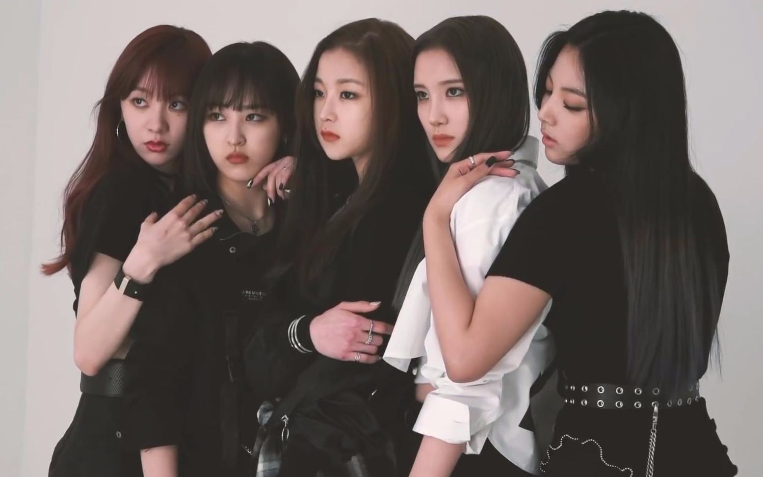 bvndit回归dramatic画报拍摄