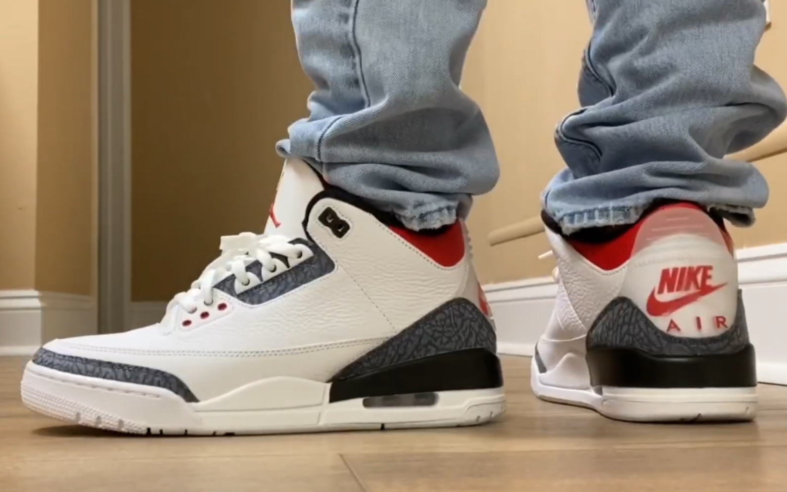 aj3 单宁火焰红 实物上脚  元年的配色加上单宁爆裂纹 这鞋买不买呢?