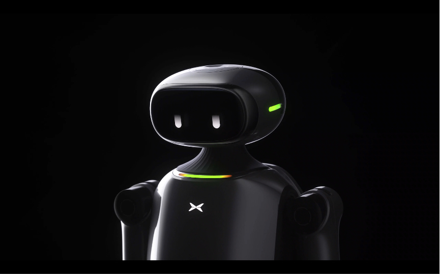 小鹏汽车人形双足机器人展示