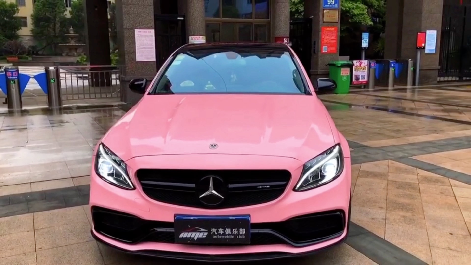 奔驰c系漆面胭脂粉改色贴膜满满少女心杭州车身改色贴膜施工